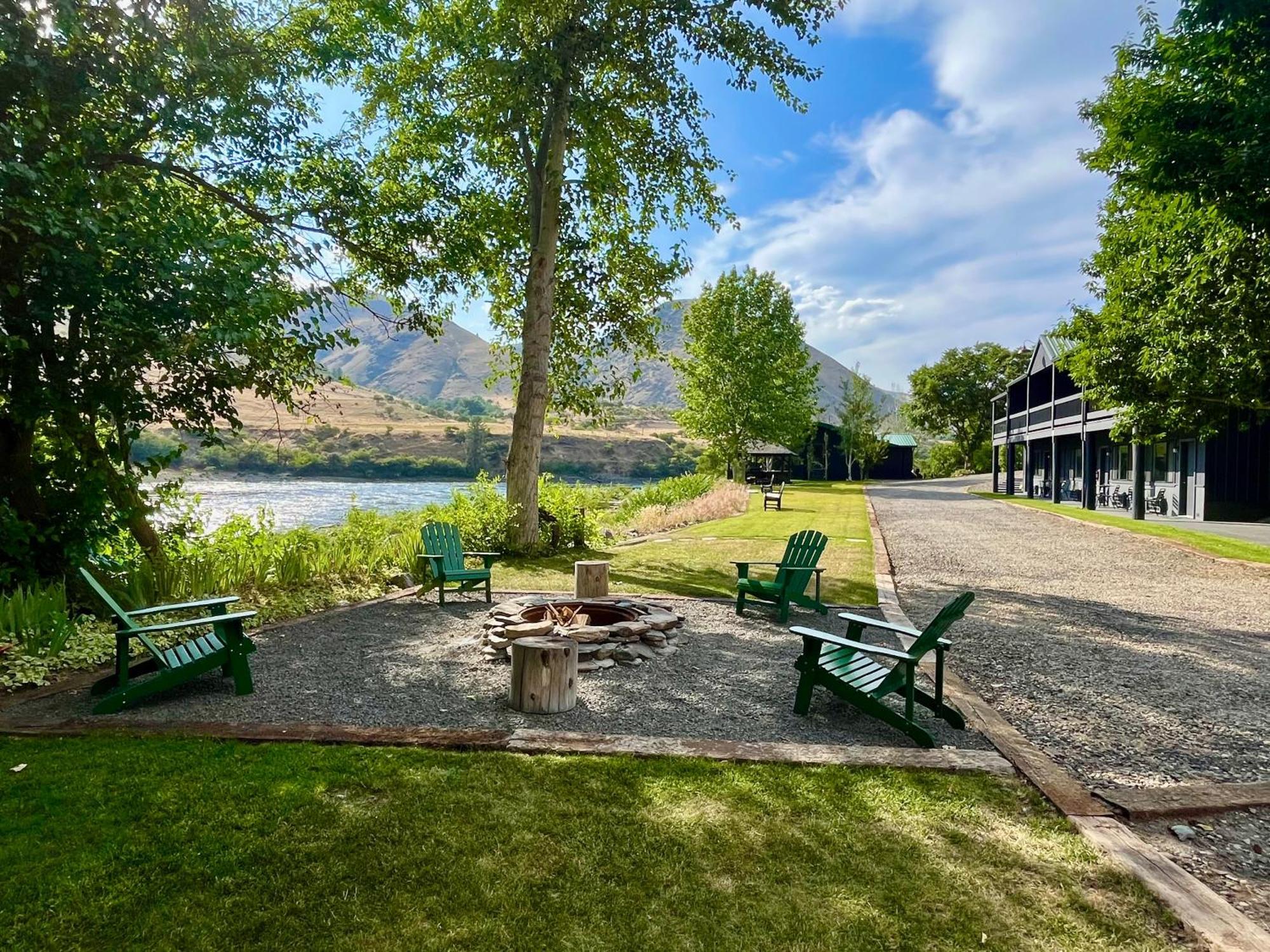 Steelhead Lodge Lucile Extérieur photo